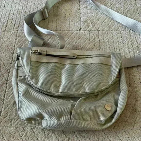 Doterra crossbody bag - Picture 1 of 8